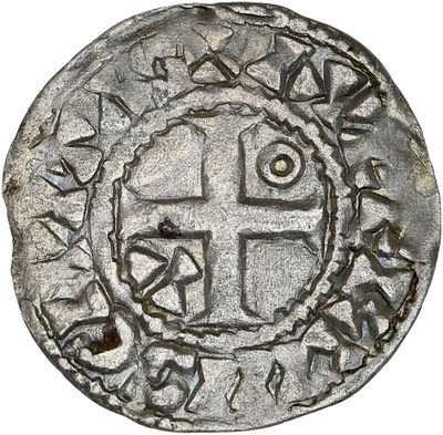 une vieille pièce d'argent ornée d'une croix