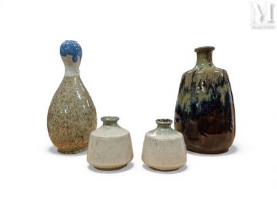 JAPON, XIXème et XXème siècle Suite de quatre vases soliflor…