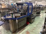 une machine qui se trouve au milieu d'une usine