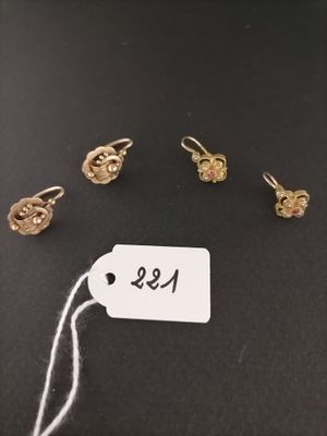 a close up of a tag on a table with a bunch of earrings