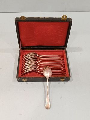 silverware in a case with spoons and spoons in it