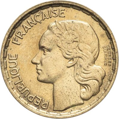 gros plan d'une pièce de monnaie sur laquelle figure un visage de femme