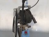 an image of a pressurer with a hose attached to it