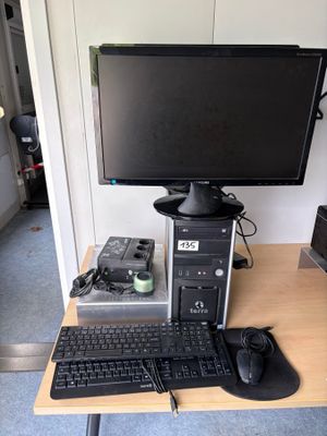 Un écran SAMSUNG, un écran PHILIPS, une tour centrale TERRA,…