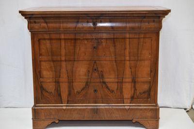 COMMODE en noyer de style Louis-Philippe ouvrant par 5 tiroi… - Photo 1