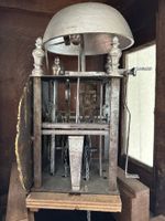 HORLOGE DE PARQUET en chêne mouluré et sculpté à décor en fa… (photo 5)