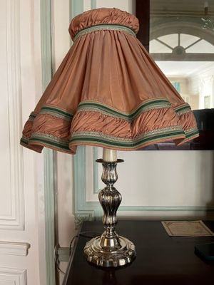 a lamp that is sitting on a table in a room