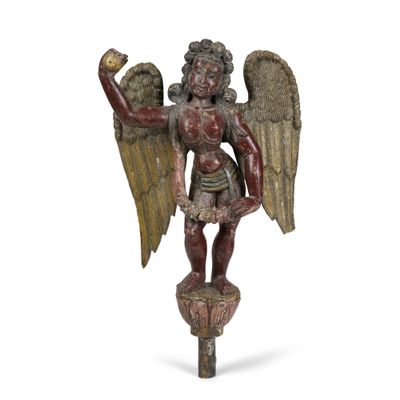une image représentant une statue d'un ange tenant une balle
