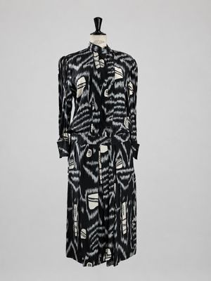 BALENCIAGA Paris Ensemble en soie composé d'un chemisier blo…