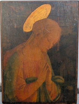 un vieux tableau représentant une femme avec une auréole sur la tête