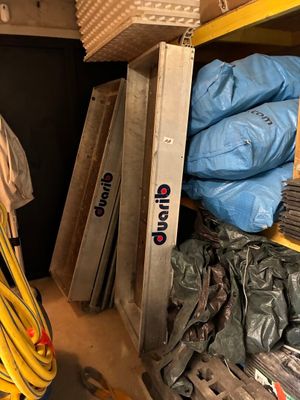 tout un tas d'outils qui prennent la poussière sur les étagères