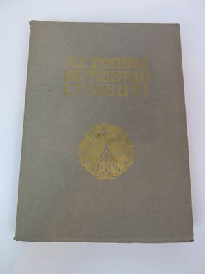 un livre marron orné d'un emblème doré