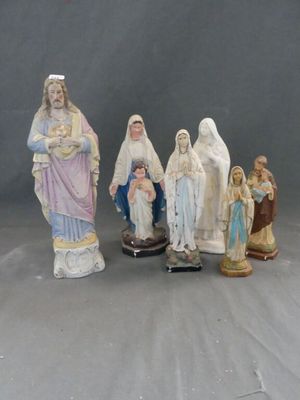 plusieurs figurines représentant Jésus, Marie, Joseph, Joseph et Joseph