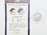 un gros plan sur une feuille de papier sur laquelle figure un certificat
