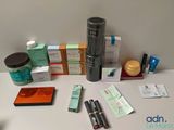 de nombreux types de produits de soins de la peau sur la table