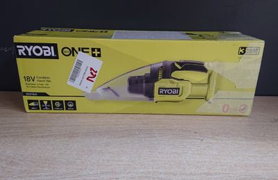 le carton d'un aspirateur filaire posé sur une table en bois