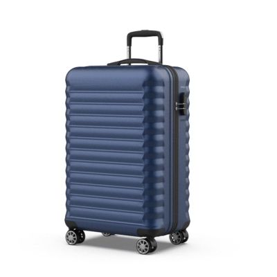 un gros plan d'une valise bleue à roulettes sur fond blanc