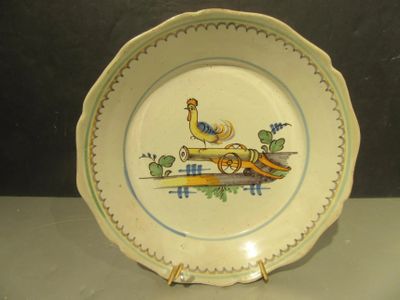22.65 - Assiette EN Faience DE Nevers Decor Coq ET Canon .