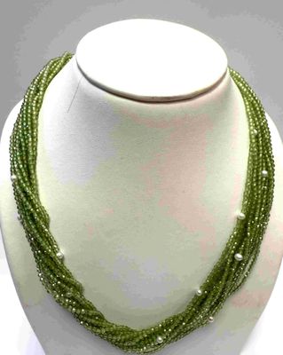 Très joli collier de péridots de dimension 2.