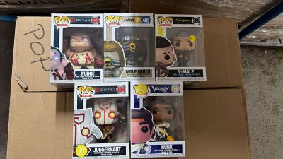 89/ Lot DE 5 Figurines Pop : Cyberpunk N°588, Dota 2 N…