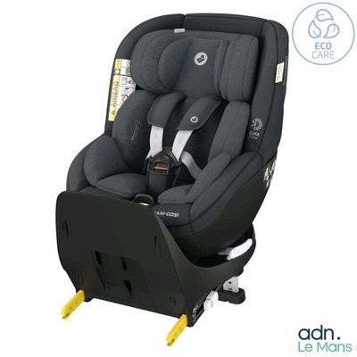 gros plan d'un siège d'enfant sur fond blanc