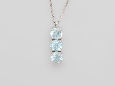 Pendentif en or gris 750°/°° (18K), serti de trois topazes b…
