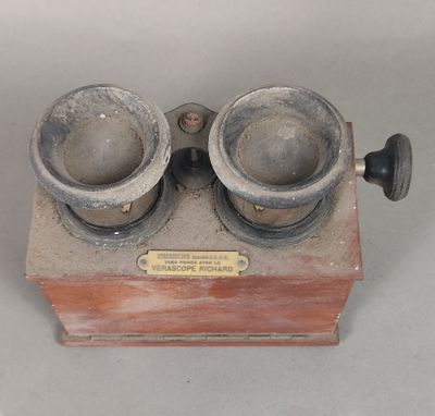 a picture of a pair of old fashioned coffee grinders on a wooden base