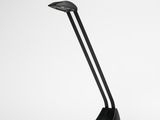 l'image d'une lampe posée sur une table