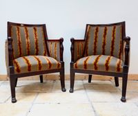 Paire de fauteuils en noyer teinté