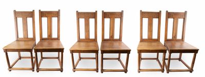 Suite de 6 chaises et 2 fauteuils cathèdres en noyer mouluré…