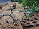 a bike that is parked next to a wooden pallet