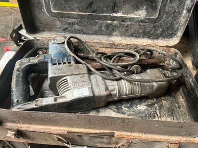 un outil qui se trouve à l'intérieur d'une boîte à outils