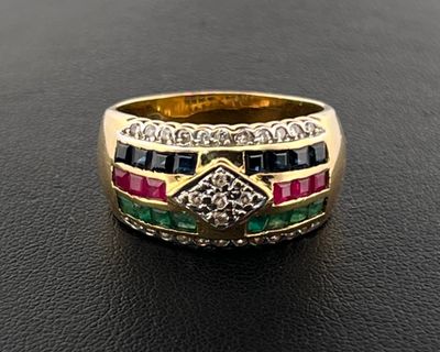 Bague en or jaune 750 millièmes ornée de trois lignes de rub…