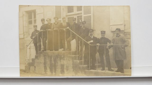 Le Grand-Bourg Carte-photo prise devant l’ancien Bureau de Poste ...