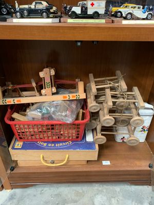 Lot de jouets en bois dont circuit en bois et métier à tisse… - Photo 1