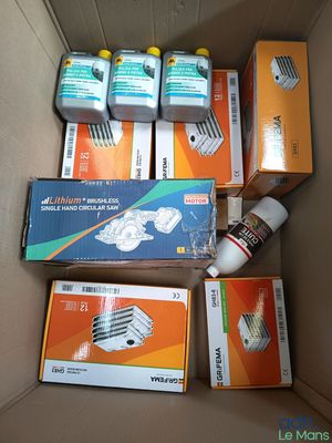 Carton de 27 kilos d' articles divers neufs et retour client…