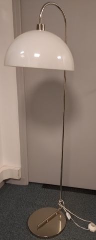 Lampadaire métal et plastique (fel sur abat-jour)