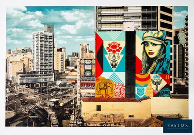 une photo d'une grande fresque murale sur la façade d'un immeuble