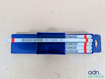 trois crayons empilés les uns sur les autres