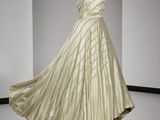 une photo d'une robe sur un mannequin, un mannequin, un mannequin