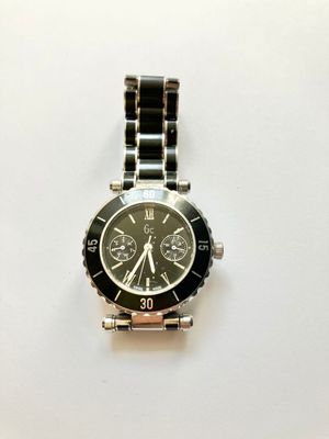 TROIS MONTRES de dame en acier : GUESS, mouvement japonais, …