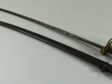 une image représentant une paire de sabres de samouraï sur un fond blanc