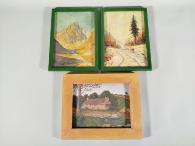 trois tableaux encadrés représentant un paysage de montagne et une cabane