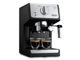 gros plan d'une machine à café sur fond blanc