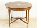 une image d'une table ronde avec un plateau en bois