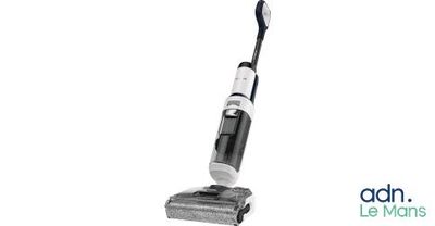 une photo en noir et blanc d'un aspirateur sur fond blanc