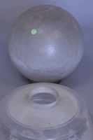 Lot de quatre abat-jours et trois globes en verre taillé et … (photo 5)
