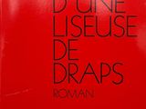 la couverture d'un livre rouge sur laquelle figurent des inscriptions noires
