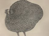 un dessin représentant un poulet dans une assiette posée sur une table