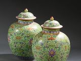 paire de vases chinois à cloisonnés, décorés de motifs floraux